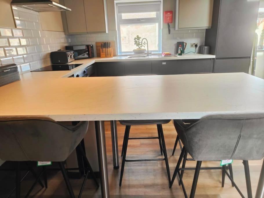 Sloane Modern 2 Bedroom Seafront Apartment Blackpool Ngoại thất bức ảnh
