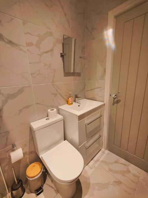 Sloane Modern 2 Bedroom Seafront Apartment Blackpool Ngoại thất bức ảnh