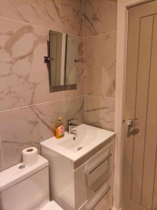 Sloane Modern 2 Bedroom Seafront Apartment Blackpool Ngoại thất bức ảnh
