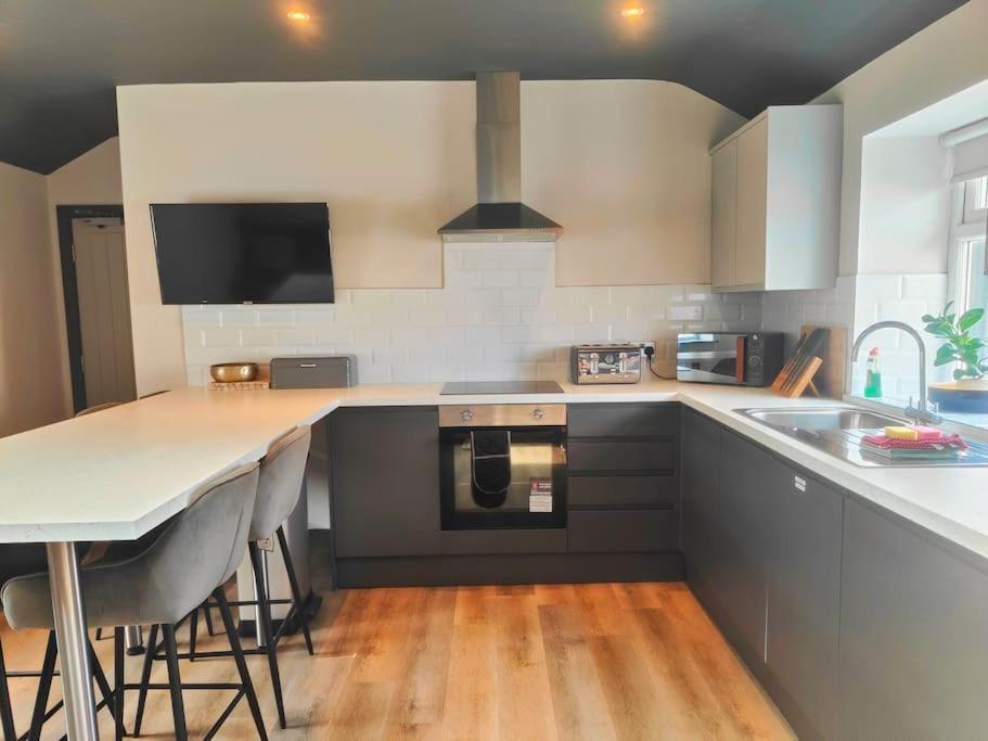 Sloane Modern 2 Bedroom Seafront Apartment Blackpool Ngoại thất bức ảnh